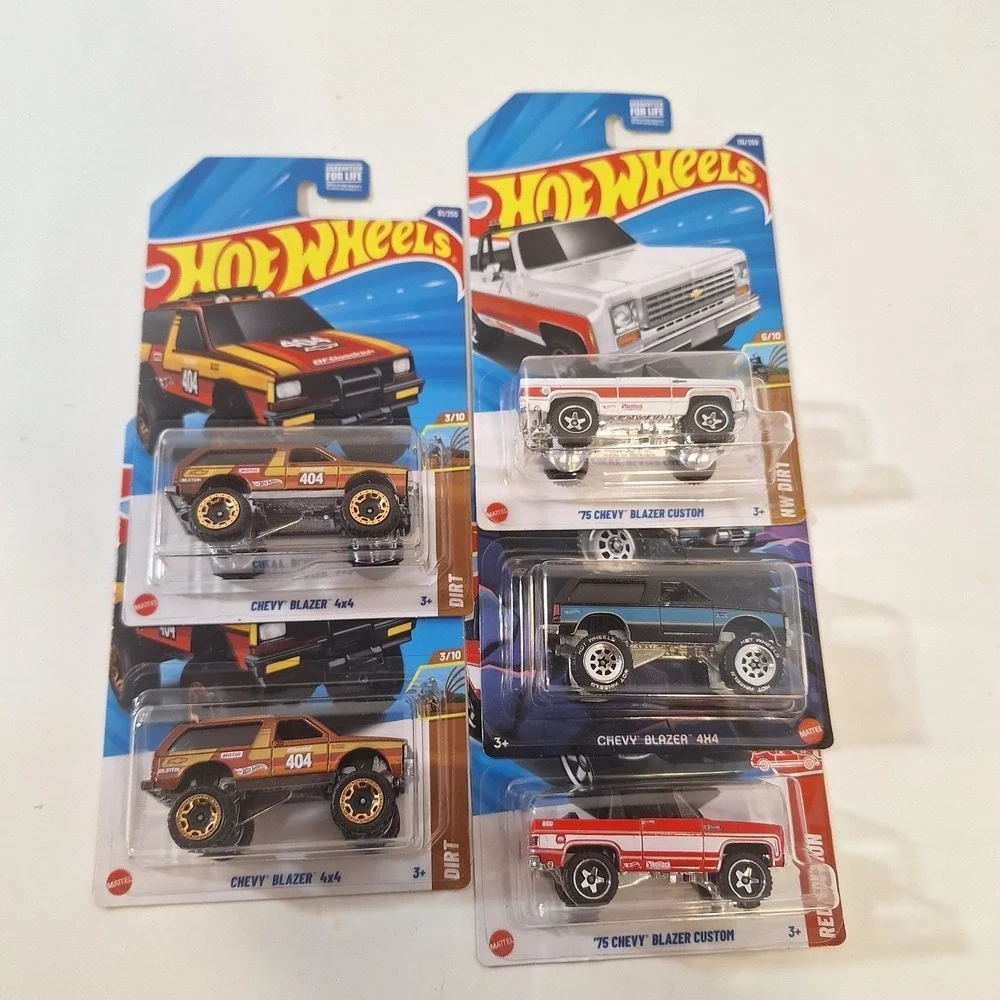 Hot Wheels 7 Chevy Blazer With Target Red‎ Edition & Tubular Set